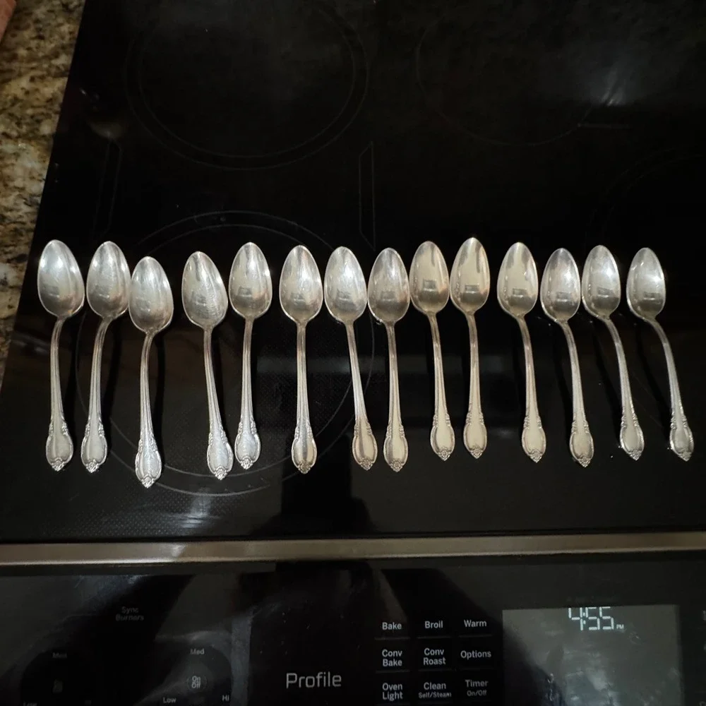 14pc 1847 Rogers Bros Remembrance Silverplate Teaspoons Vintage IS Floral Set